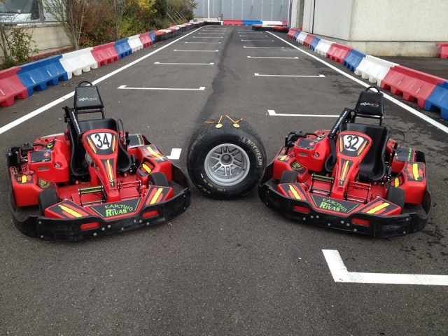 Two karts on the track 