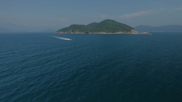  Mit dem Boot durch das Kantabrische Meer fahren 