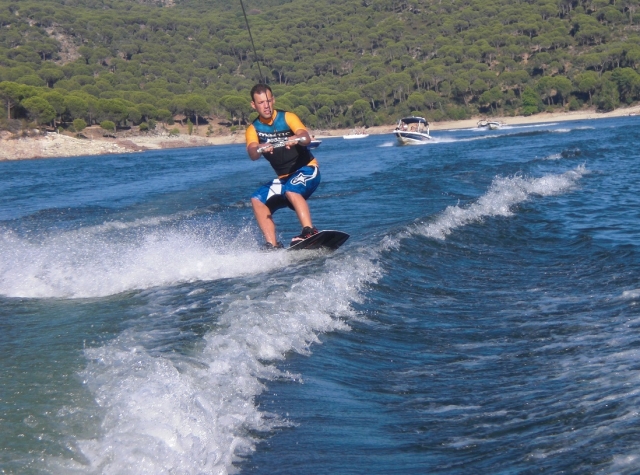  Wake tra le barche 