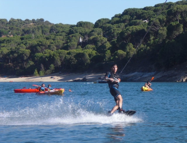  Wake accanto ai kayak