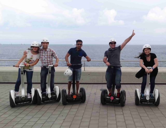 En el puerto con los segway