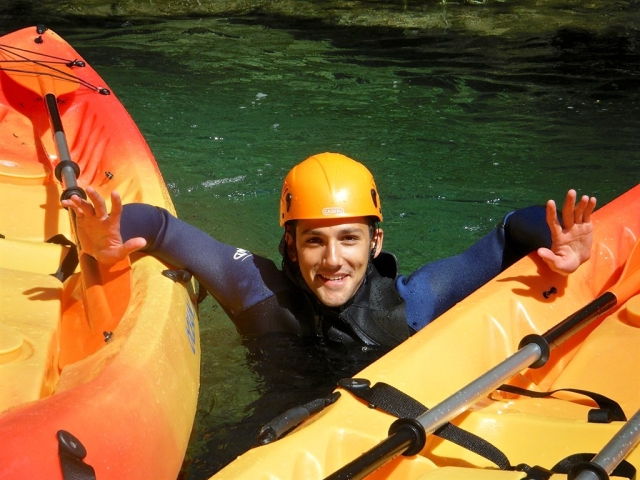  uomo in canoa 