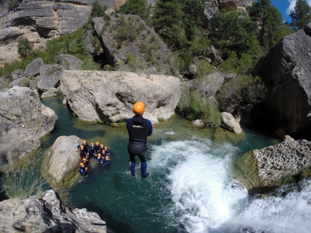  Saltare sopra la cascata 
