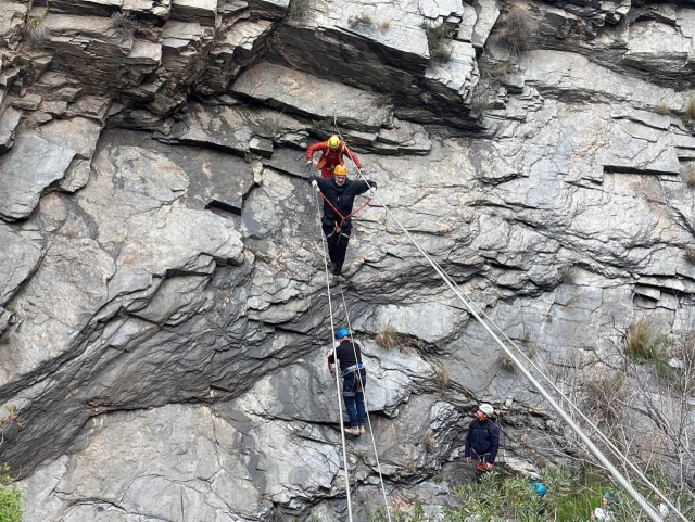  阿德拉铁索攀岩路线