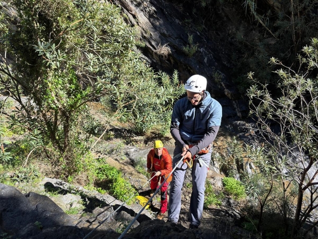  克服铁索攀岩路线 