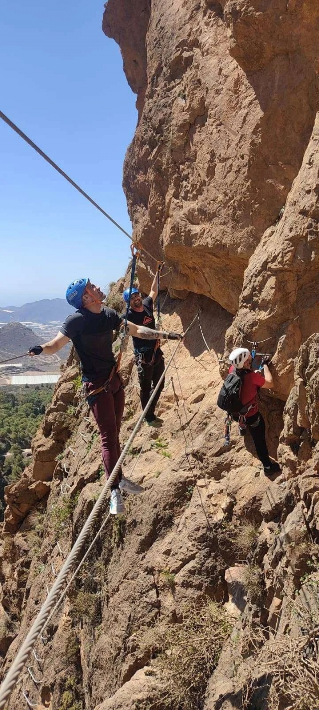  Supere o percurso de uma via ferrata 