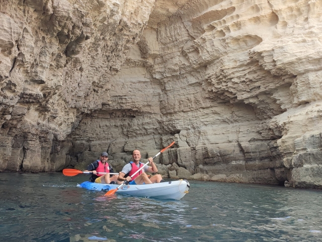 Disfruta navegando en kayak