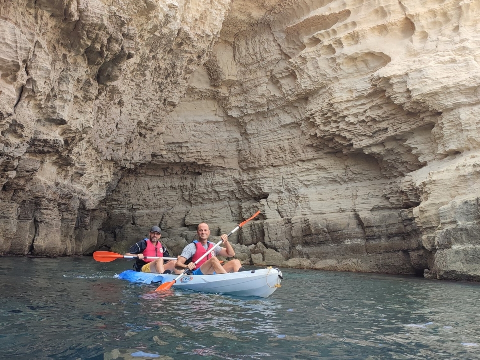 Disfruta navegando en kayak