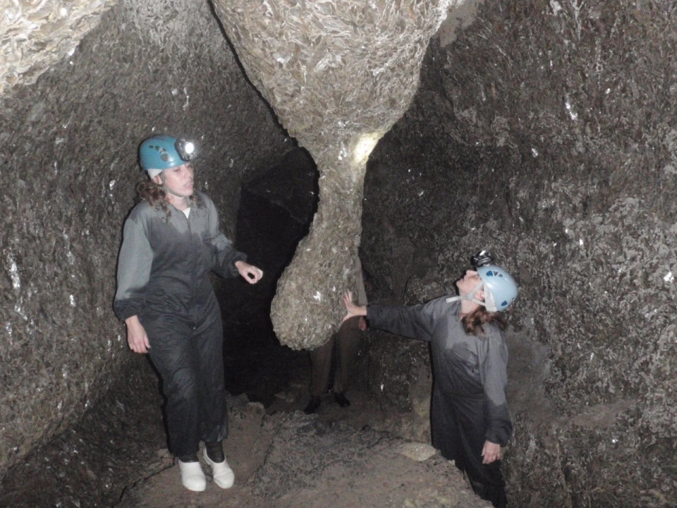 Spéléologie dans la Grotte du Trésor 