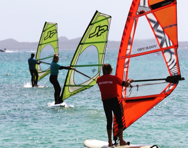  Pratiquer la planche à voile à Corralejo