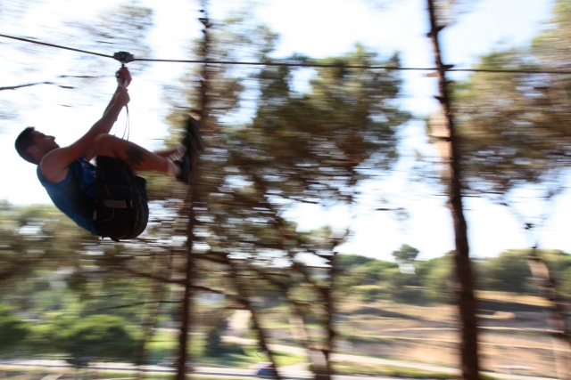 A tutta velocità sulla zip line 