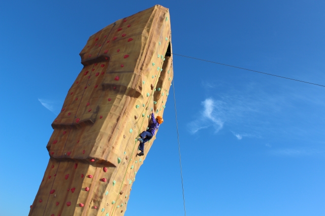  Aufstieg an der Kletterwand 