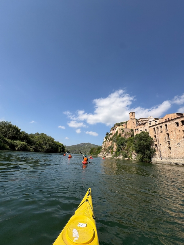  Conheça o Ebro a bordo de uma canoa 