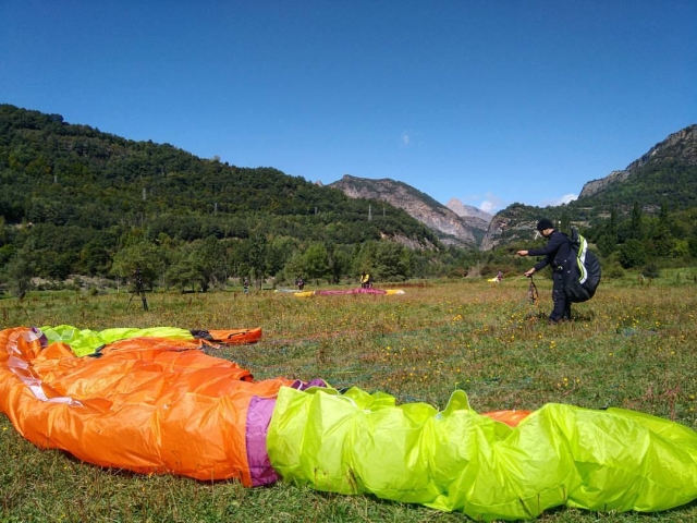  Préparation du parapente pour le cours à Sopelana 