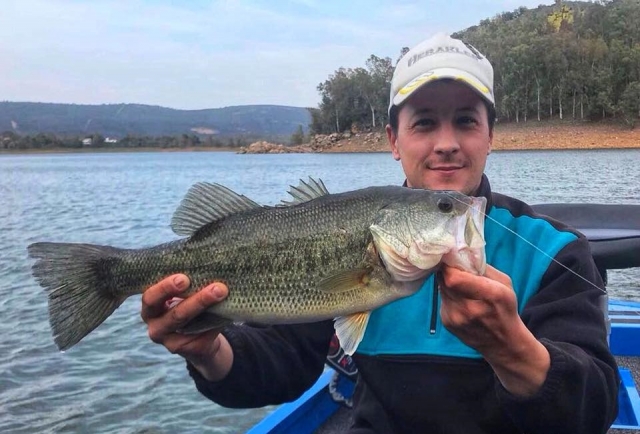 Ejemplar pescado en embalse