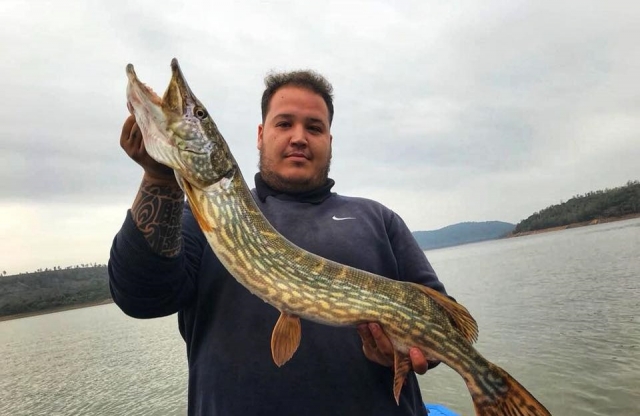 Jornada de pesca en Cíjara