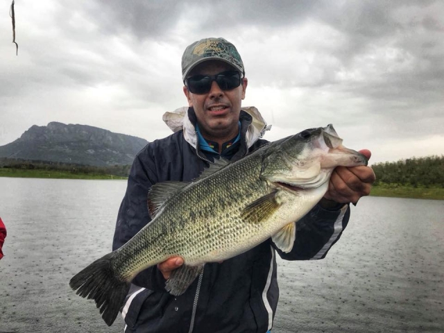Pescando en embalse de Cíjara