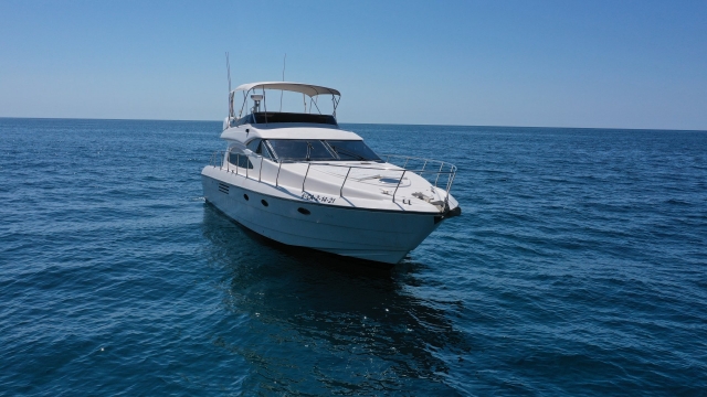  Sailing on a yacht through Marbella 