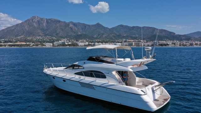  Luxury boat