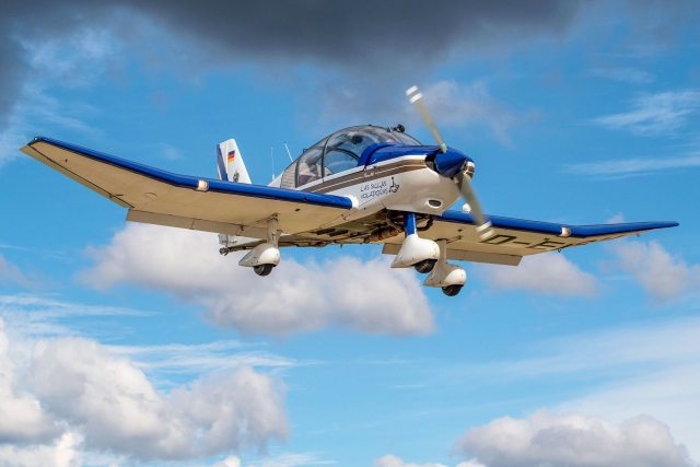 Pilota una avioneta en Igualada