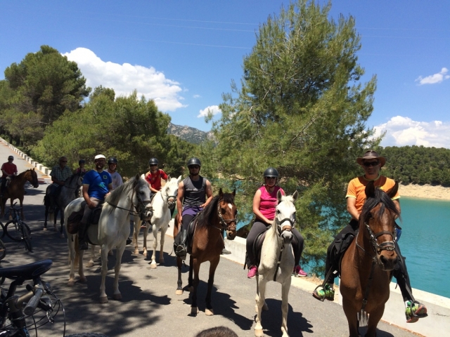Saliendo al campo a caballo