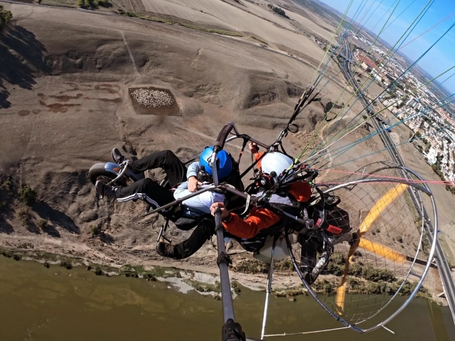  Fliegen mit dem Motorschirmmonitor 