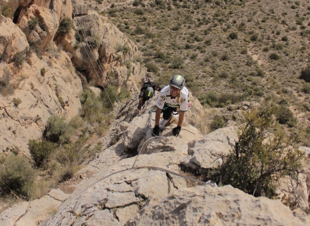  Ascent through the staples of the via ferrata of Elda 