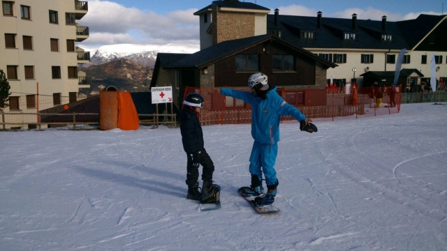  Apprendre le snowboard à Port del Comte 