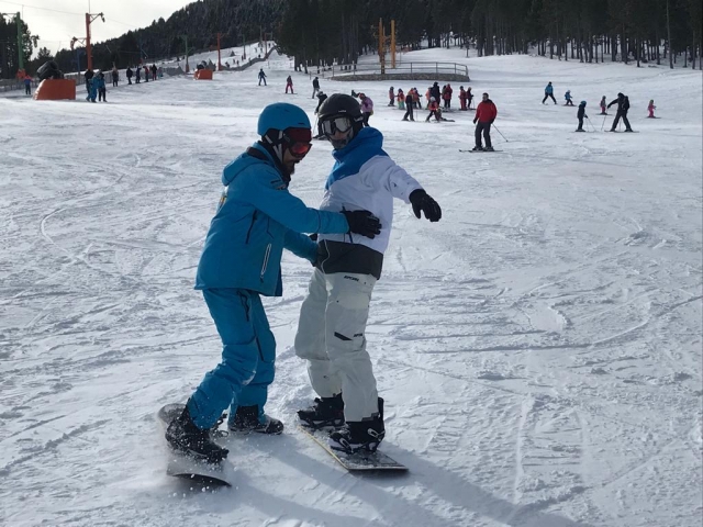  Cours de neige privé pendant 1 journée