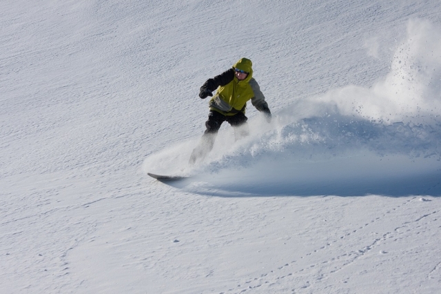 Practicando snowboard