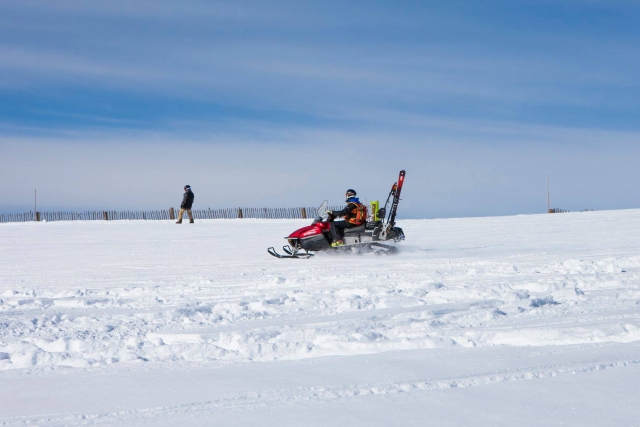  Snowmobile 