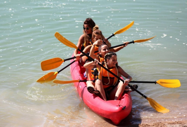 Girls in the canoe 