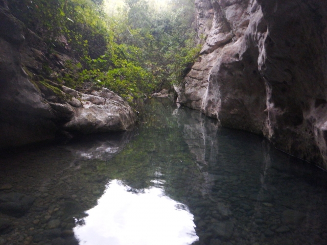  在 Sima del Diablo 溪降 