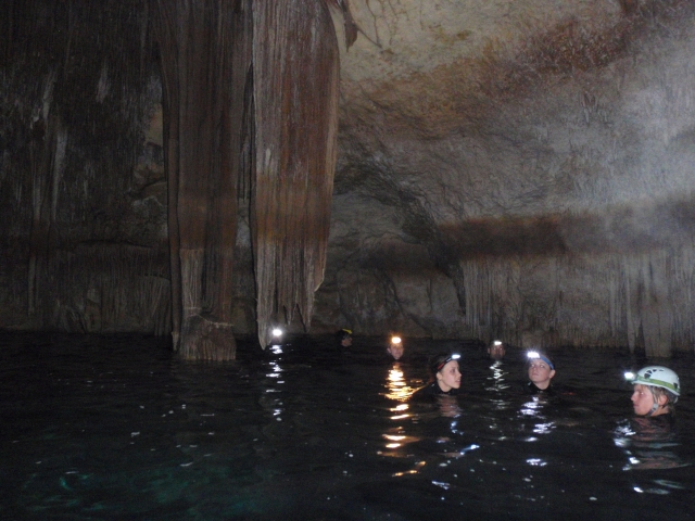  Intérieur des grottes marines de Majorque 