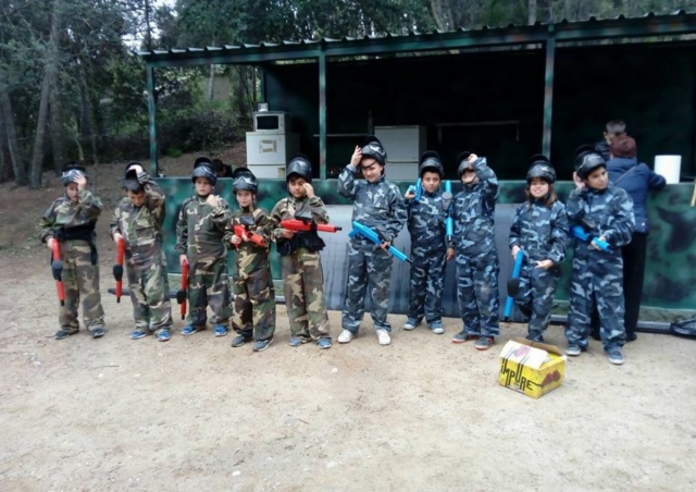 Un grupo de niños antes de pasar a la acción
