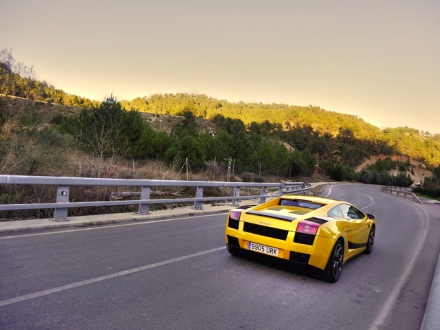  Lamborghini auf der Straße 