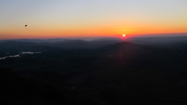  Vol en parapente au coucher du soleil 