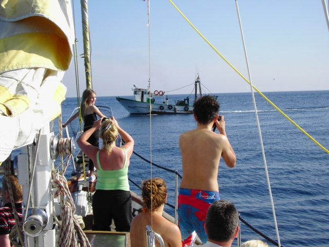  Fischtrawler am Bug 