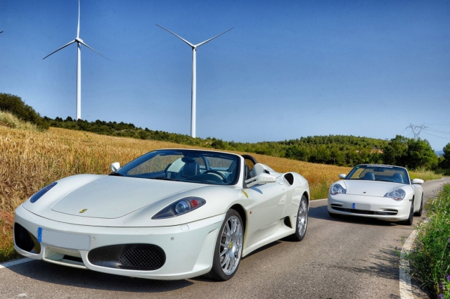 Maneja un Ferrari y un Porsche