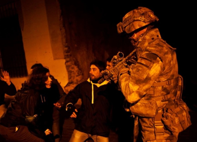  Sorvegliato dall'esercito 