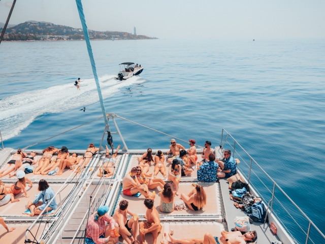 Tomando el sol durante la party boat