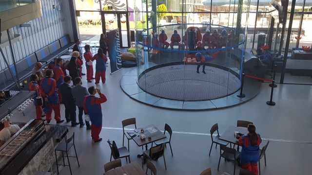  Evento da empresa no túnel de vento 
