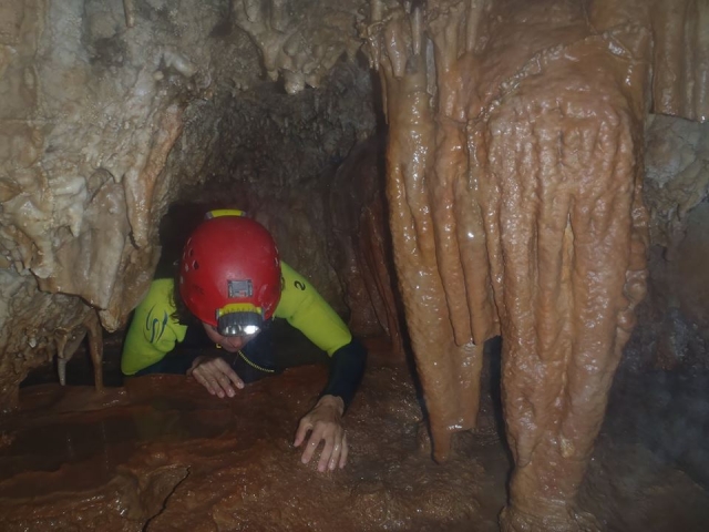  Caving 