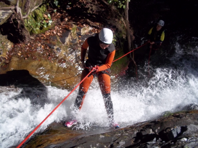  Abseilen in der Schlucht 