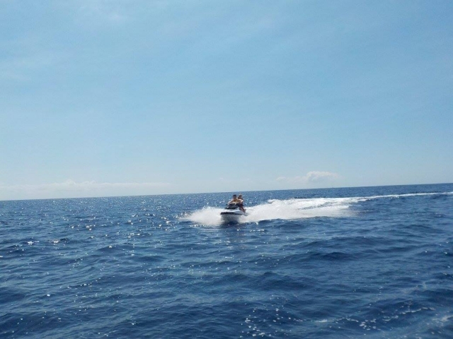  With the jet ski you will be able to move like lightning across the sea