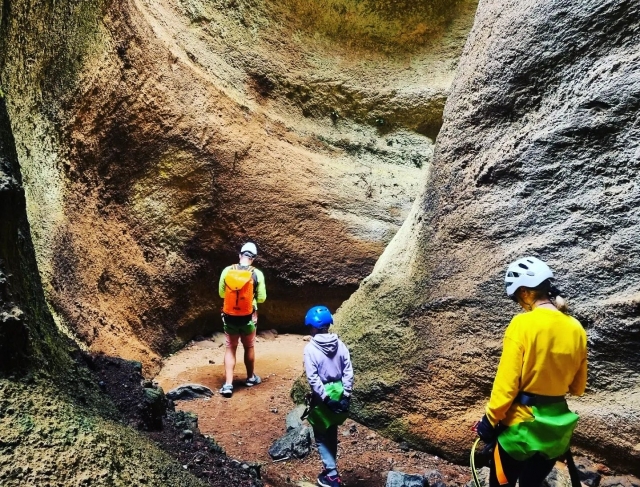 Haciendo barranquismo en la isla canaria