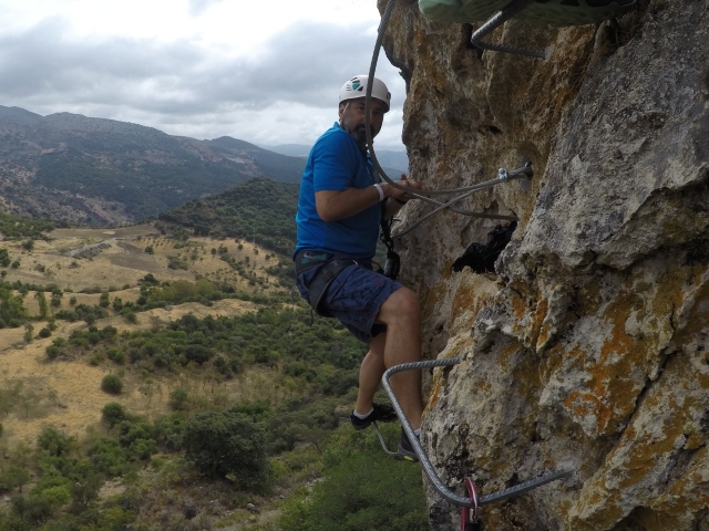 Tramo de grapas en vía ferrata Serranía de Ronda