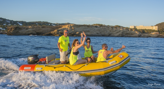 Navegando en un barco de renta sin licencia
