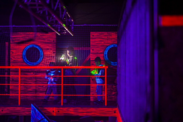 Divertirsi con il combattimento laser 