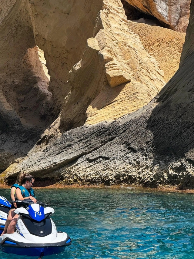 Apprenez à connaître la crique de l'Atlantide en jet ski 